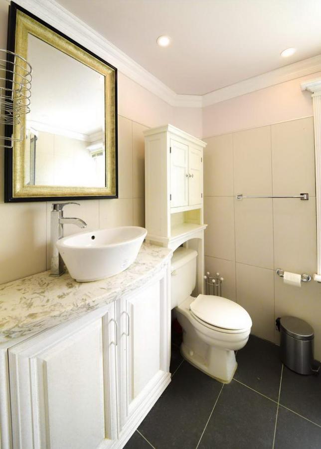 Salmon Magwood Guesthouse Торонто Екстер'єр фото